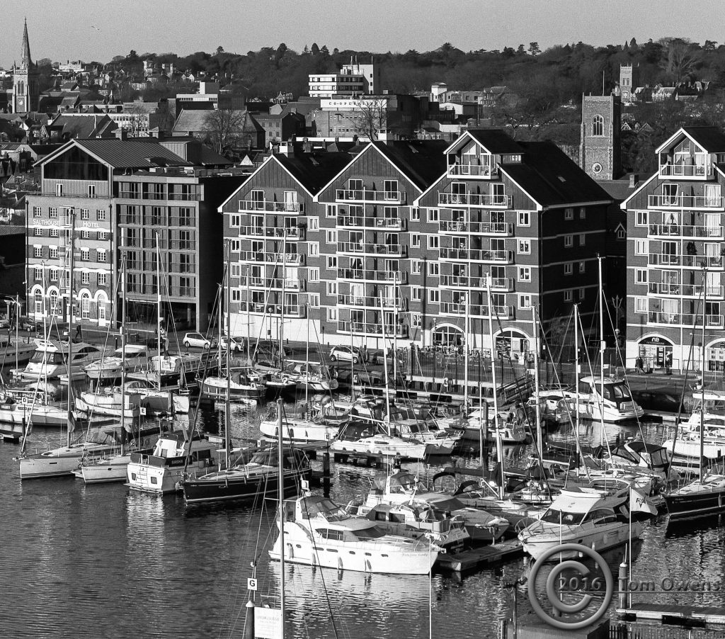 100% crop of the central portion of the image